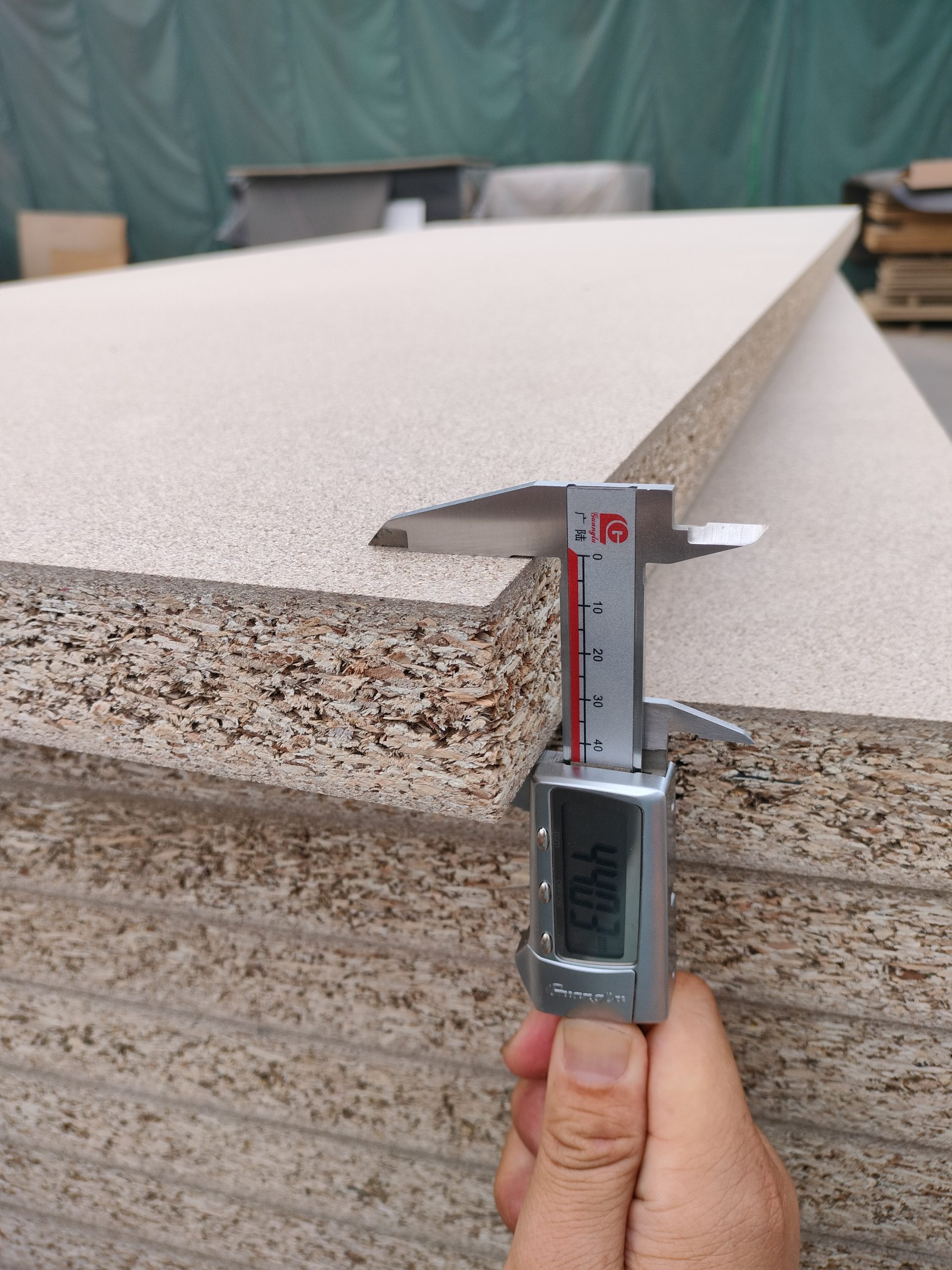 Thick-Core Particleboard